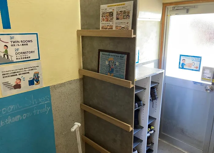 Hostel Blue Door ホステル ブルードア